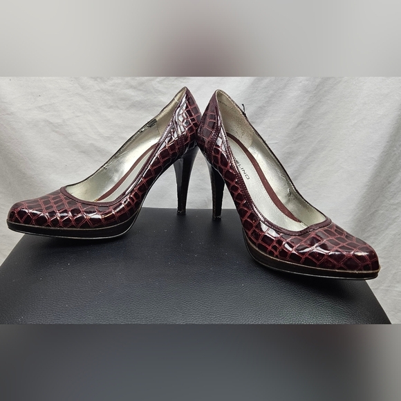 Bandolino Women's Red Red Reptile Pumps Sz‎ 7M Sexy Feminine Holiday Cocktail - Picture 3 of 8